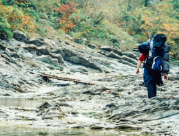 Lost backpack miraculously saves two stranded hikers