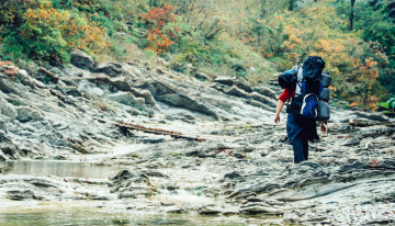 Lost backpack miraculously saves two stranded hikers