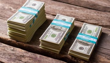 Couple stumbles upon $40,000 at thrift store